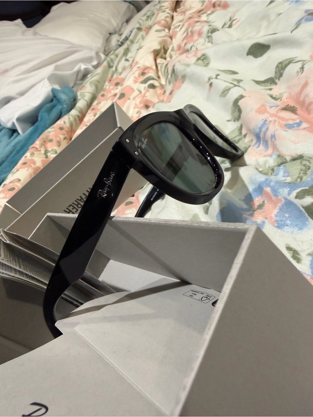 Ray-Ban Wayfarer Reverse Black Leather Sunglasses and Case with Gold Snap - Picture 9 of 10